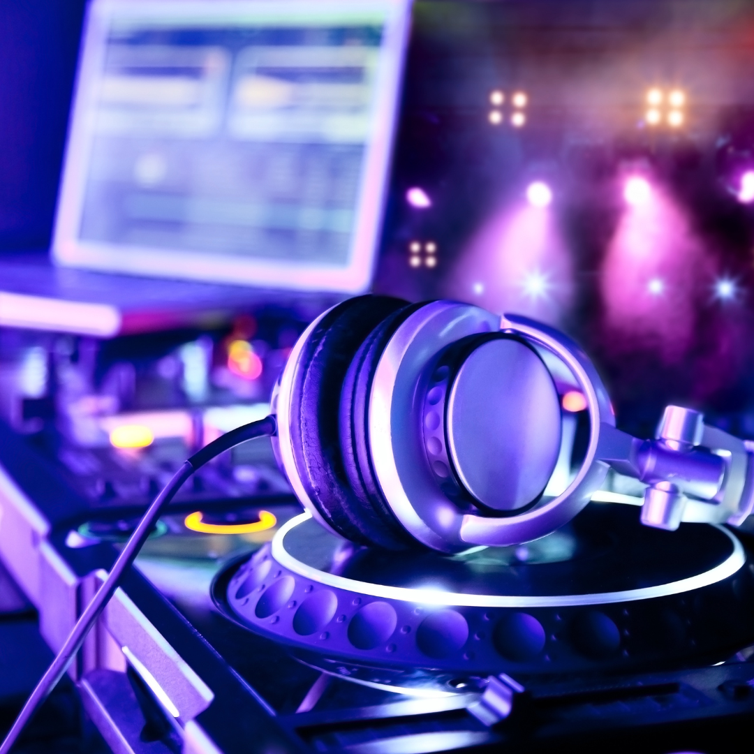 Wedding She Wrote’s #1 Wedding DJ