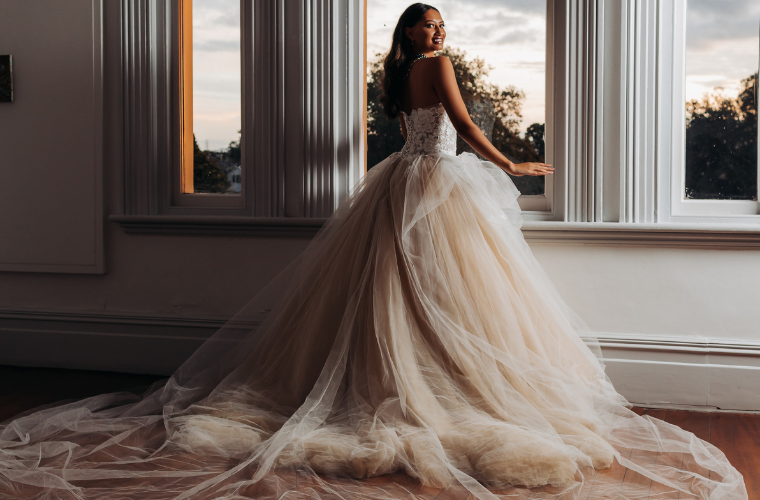 Rented wedding dress deals